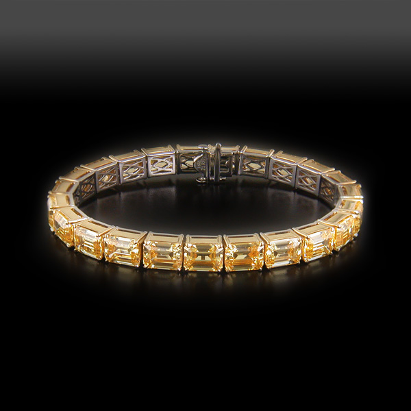 Bracelet with Facny yellow Emerald Diamond